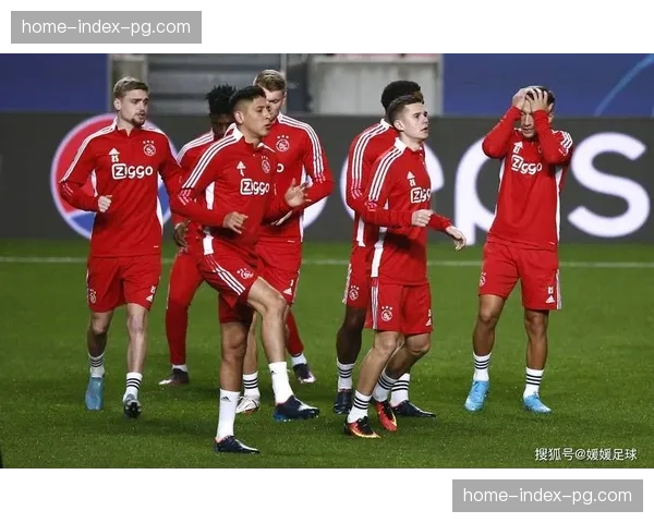 阿贾克斯0-0埃因霍温，两队合计控球率72%，射正次数总和仅为3